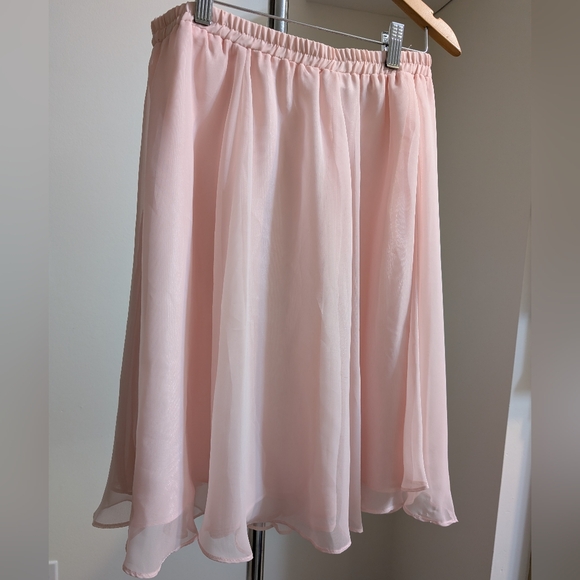 Dresses & Skirts - Coquette, Barbiecore, Ballet, Vintage Soft Pink Knee Length Flowy Skirt Size 12